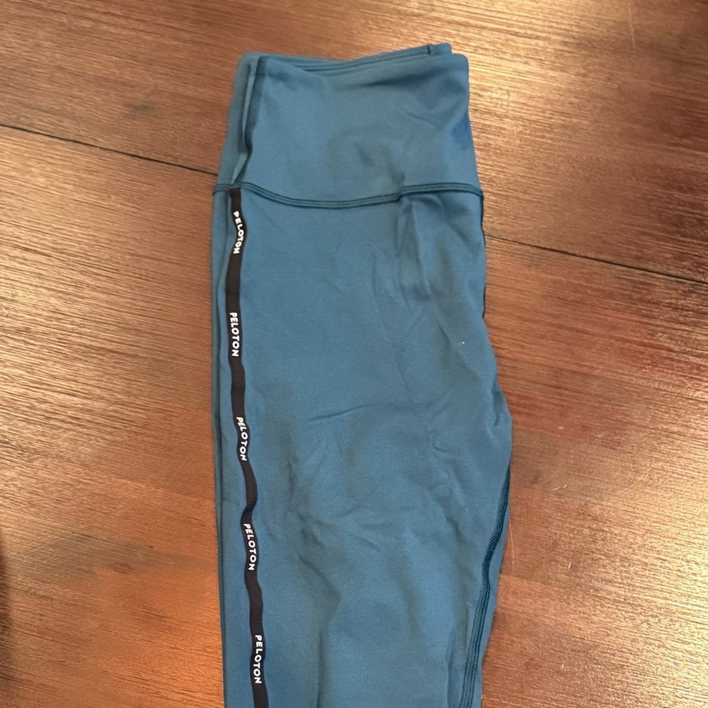 Peloton Here to Now high waisted logo Leggings Size L